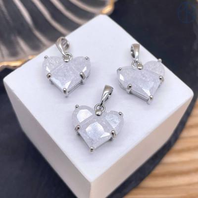 14х14 мм, Подвеска сердце белый циркон с эффектом снежного кварца, цвет серебро 