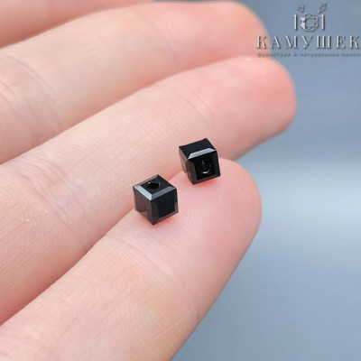 5601 Cube Bead 4 мм Jet (280)