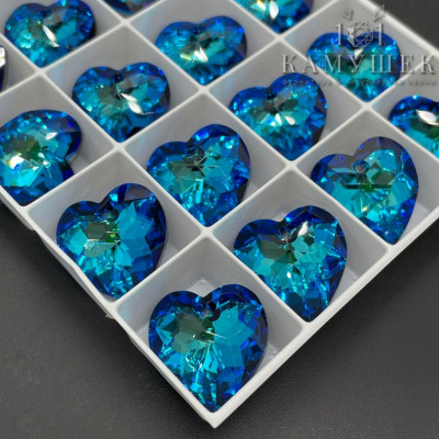 6215 Classic Heart Pendant 18mm Crystal Bermuda Blue (BB)