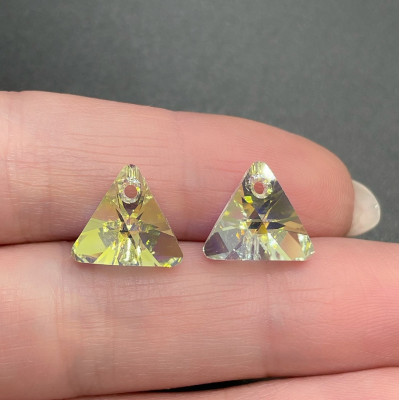 6628 XILION Triangle 12мм Crystal Aurore Boreale (AB)