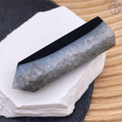 Агат черный с прожилками кристалл ~ 7 см