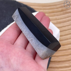 Агат черный с прожилками кристалл ~ 7 см