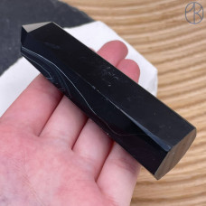 Агат черный с прожилками кристалл ~ 9 см