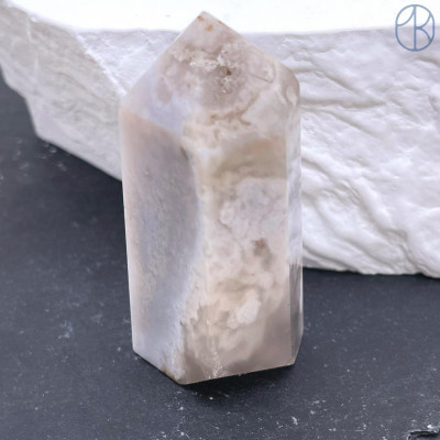 Агат кружевной белый кристалл ~ 6х2 см