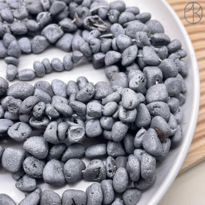 Агат серый тонированный с друзой галтовка 8-12 мм