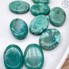 Агат зеленый тонированный овал 25х19 мм штучно