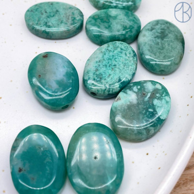 Агат зеленый тонированный овал 25х19 мм штучно