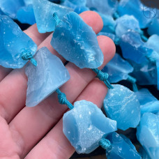 Аквакварц куски темно-голубой ~ 18-30 мм