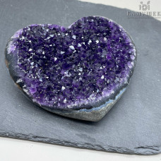 Аметист жеода в форме сердце Аметист жеода в форме сердце