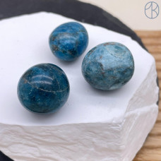 Апатит кусок ~ 2х2 см