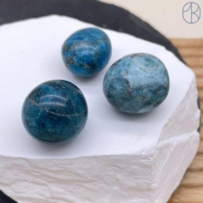 Апатит кусок ~ 2х2 см