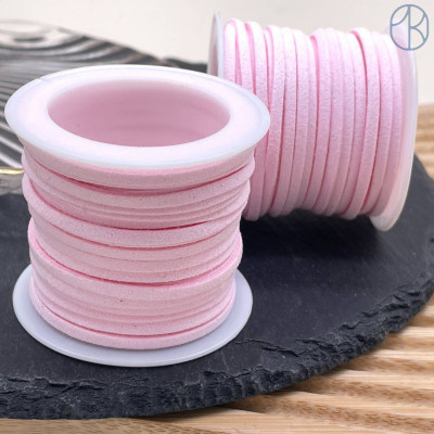 Бархатный (замшевый) шнур светло-розовый 2,5х1,5 мм