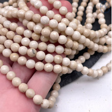 Белая речная яшма мелкая огранка 6 мм (128 граней)