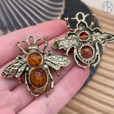 Брошь Янтарь оса 42 мм