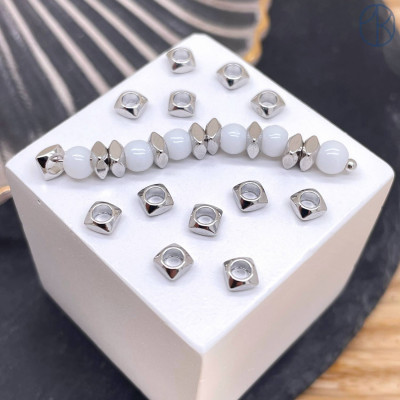 Бусина цвет серебро 4 мм