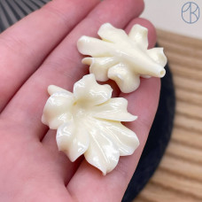 Бусина цветок кремовый 32 мм