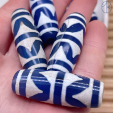 Бусина Дзи 2-й тигриный клык бело-синий бочонок 40х14 мм