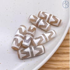 Бусина Дзи 2-й тигриный клык серо-белый бочонок 30х11 мм