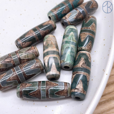 Бусина Дзи 2-й тигриный клык серо-зеленый бочонок 30х11 мм