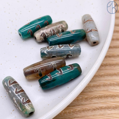 Бусина Дзи 5 Летучих мышей серо-зеленый бочонок 30х11 мм Бусина Дзи 5 Летучих мышей серо-зеленый бочонок 30х11 мм