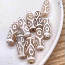 Бусина Дзи 6 глаз и черепаший панцирь серо-белый бочонок 30х11 мм Бусина Дзи 6 глаз и черепаший панцирь серо-белый бочонок 30х11 мм
