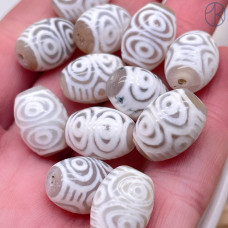 Бусина Дзи 6 глаз серо-белый бочонок уп. 5шт 16х12 мм