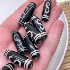 Бусина Дзи Денежный крючок черно-белый бочонок 30х11 мм Бусина Дзи Денежный крючок черно-белый бочонок 30х11 мм