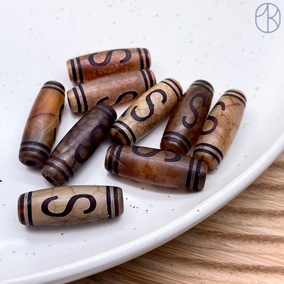 Бусина Дзи Денежный крючок серо-коричневый бочонок 30х11 мм