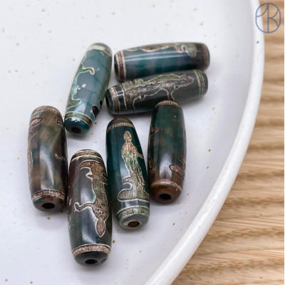 Бусина Дзи Гуань Инь зелено-коричневый бочонок 30х12 мм Бусина Дзи Гуань Инь зелено-коричневый бочонок 30х12 мм