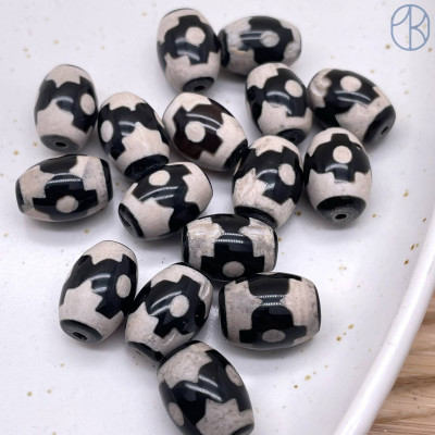 Бусина Дзи Клевер черно-белый бочонок уп. 5шт 14х10 мм