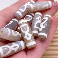 Бусина Дзи Кубера серо-белый бочонок 30х11 мм