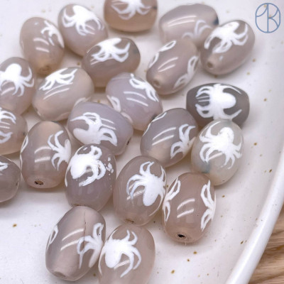 Бусина Дзи Паук серо-белый бочонок уп. 5 шт 14х10 мм