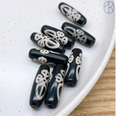 Бусина Дзи Пхурба (Пурба) черно-белый бочонок 30х11 мм 