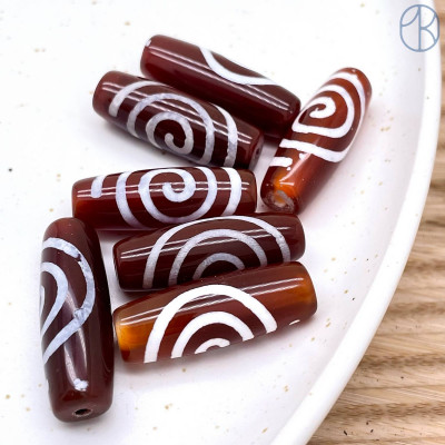 Бусина Дзи Спираль Вселенной коричнево-белый бочонок 30х11 мм