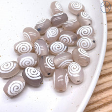 Бусина Дзи Спираль Вселенной серо-белый бочонок уп. 5 шт 14х10 мм