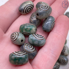 Бусина Дзи Спираль Вселенной серо-зеленый бочонок уп. 5 шт 14х10 мм