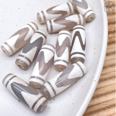 Бусина Дзи Тигриный клык бело-серый бочонок 30х11 мм