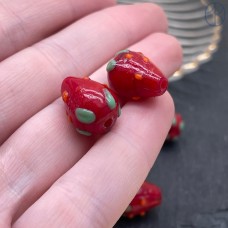 Бусина, клубника красная 15 мм