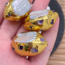 Бусина круг жемчуг барокко/аметист, цвет золото ~ 32 мм 