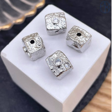 Бусина куб циркон фриформ, цвет серебро 10 мм 