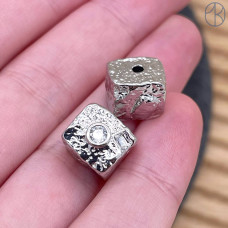 Бусина куб циркон фриформ, цвет серебро 10 мм 