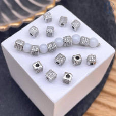 Бусина куб цирконы, цвет серебро 4 мм 