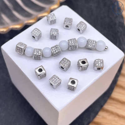 Бусина куб цирконы, цвет серебро 4 мм 