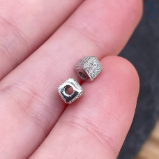 Бусина куб цирконы, цвет серебро 4 мм 