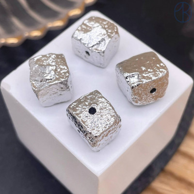 Бусина куб фриформ, цвет серебро 11 мм 