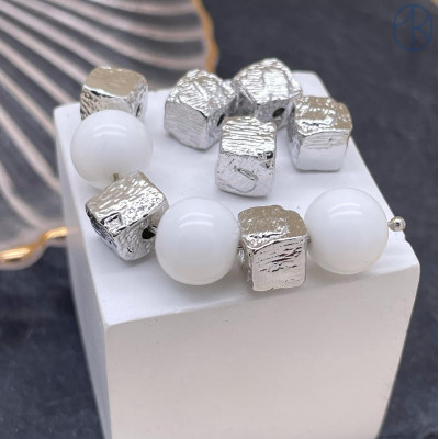 Бусина куб фриформ, цвет серебро 8 мм 