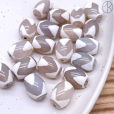 Бусина Лошадь серо-белый бочонок уп. 5шт 16х12 мм