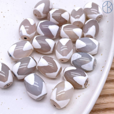 Бусина Лошадь серо-белый бочонок уп. 5шт 16х12 мм