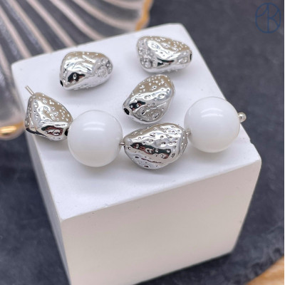 Бусина овал мятая цирконы фриформ, цвет серебро 8х12 мм 