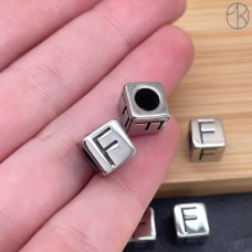 Бусина сталь куб буква F, цвет серебро 8 мм